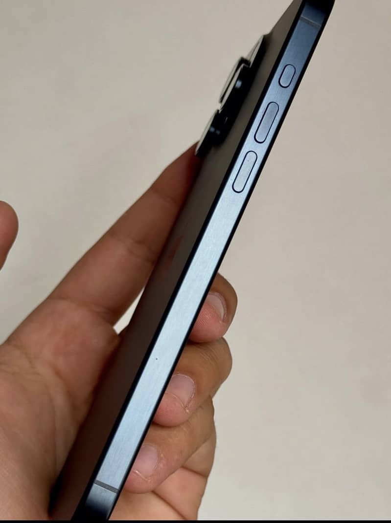 Apple iPhone 15 Pro Max 3