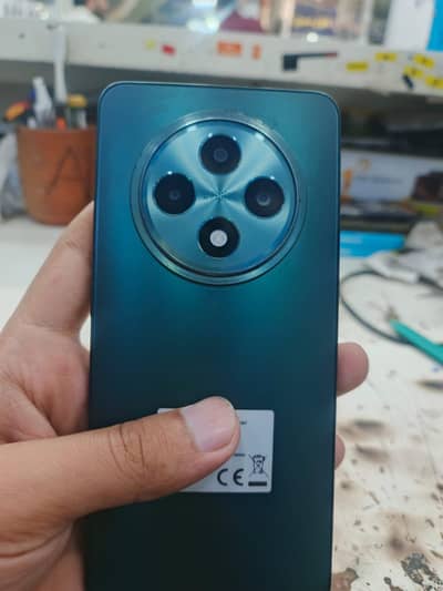 OPPO Reno12 F