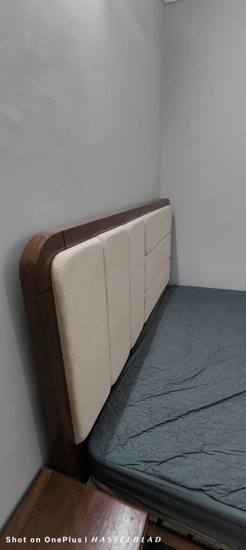 bed, side table, dressing 1