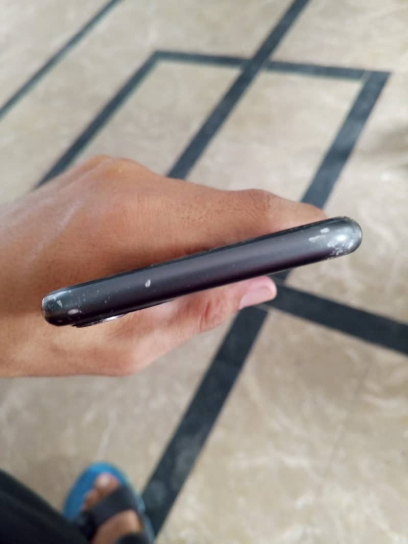 Apple iPhone 11 4