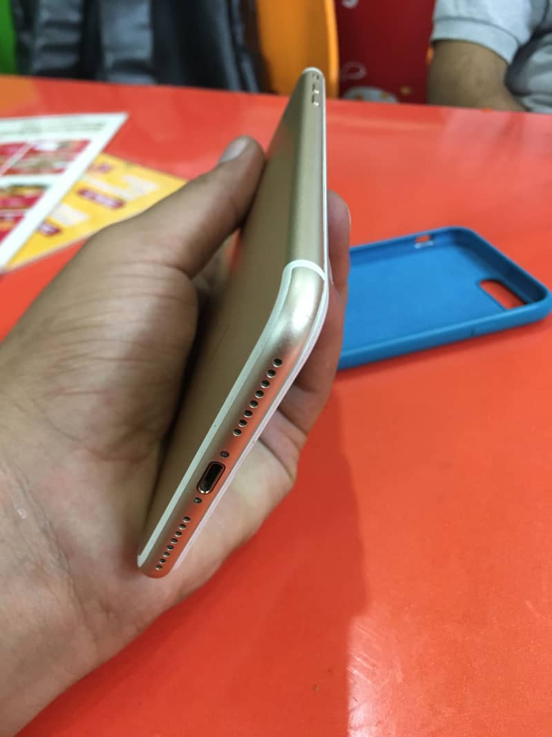 Apple iPhone 7 Plus 2