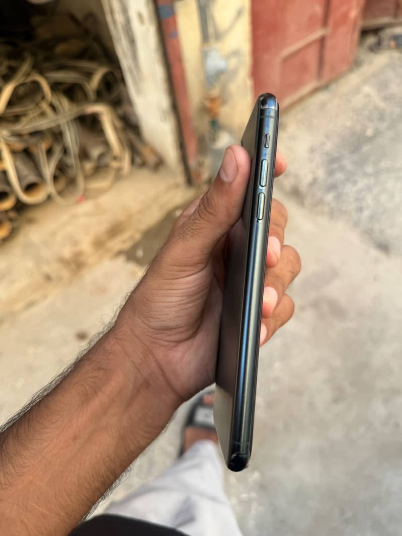 Apple iPhone 11 Pro Max 2