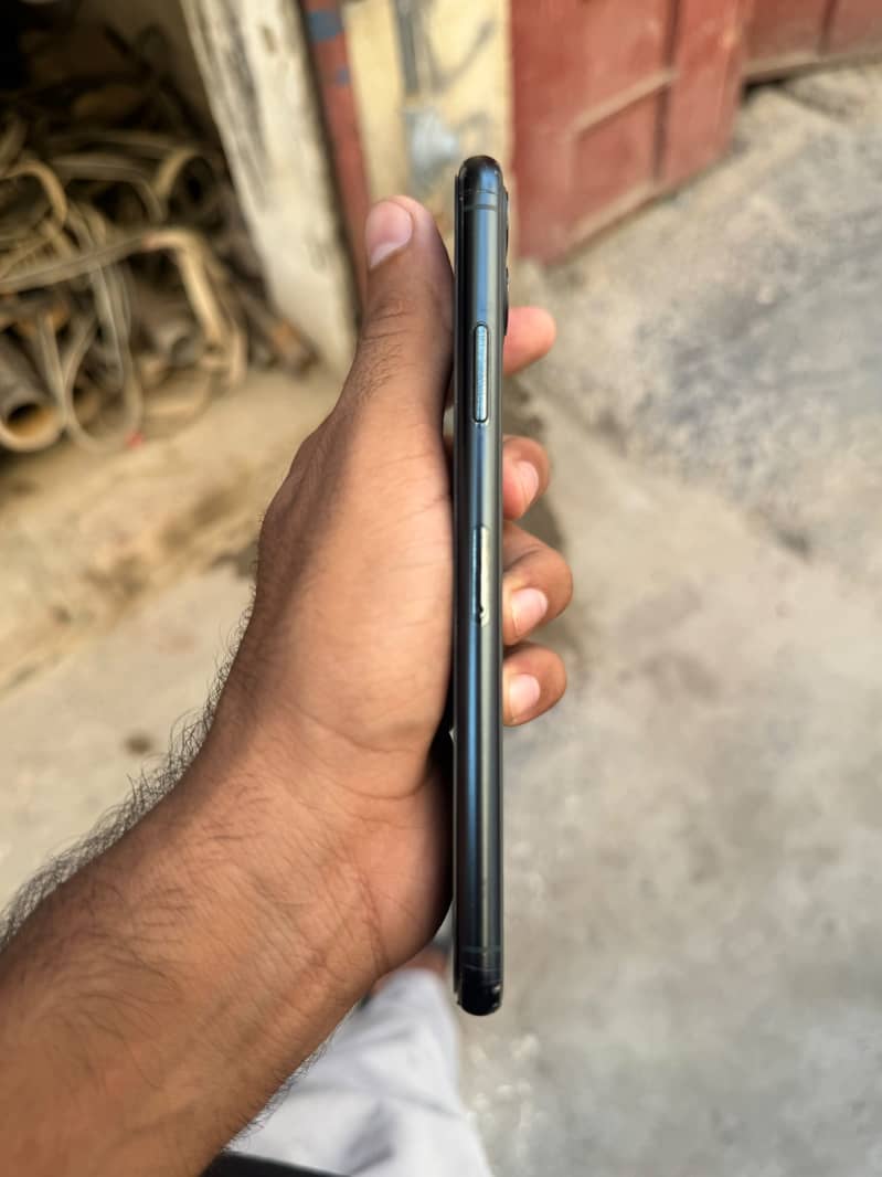 Apple iPhone 11 Pro Max 4