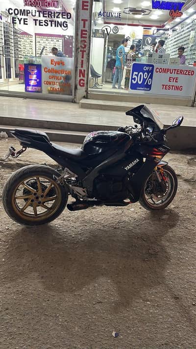 Yamaha R1 replica with inline 4 cylinder