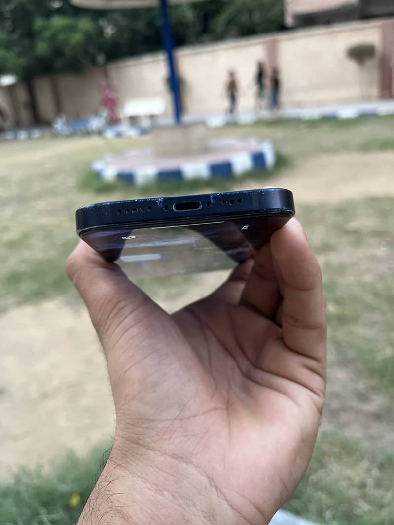 Apple iPhone 12 3