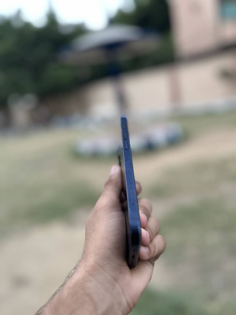Apple iPhone 12 6