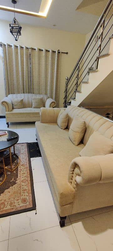 5 SEATER CROWN SOFA SET