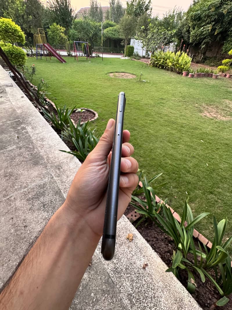 Apple iPhone 8 Plus 2