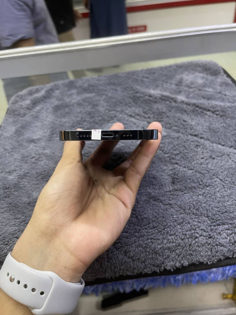 Apple iPhone 12 Pro 3