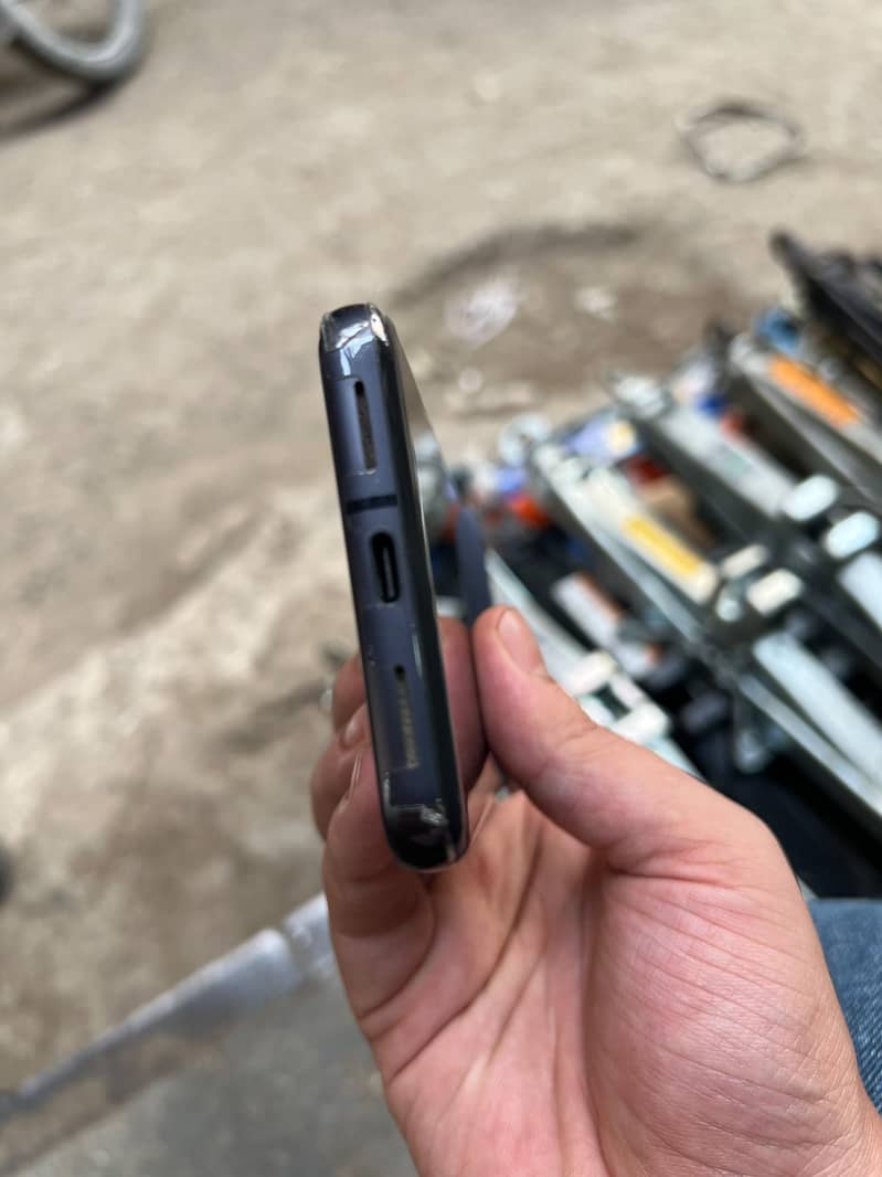 Google Pixel 8 4