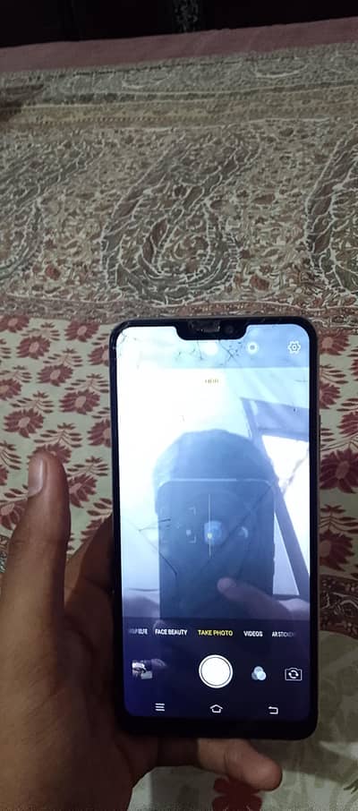 I'm selling my phone need money