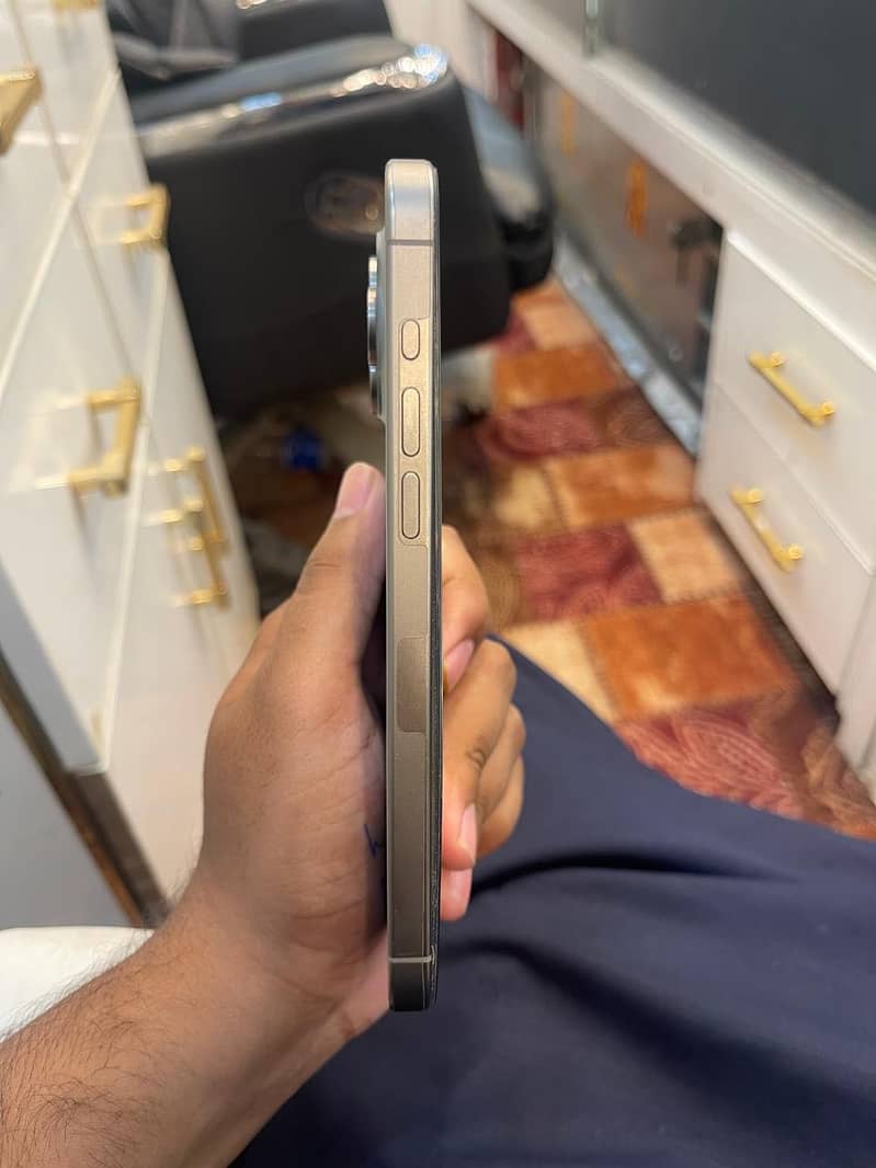 Apple iPhone 15 Pro Max 1