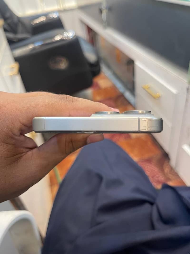 Apple iPhone 15 Pro Max 4