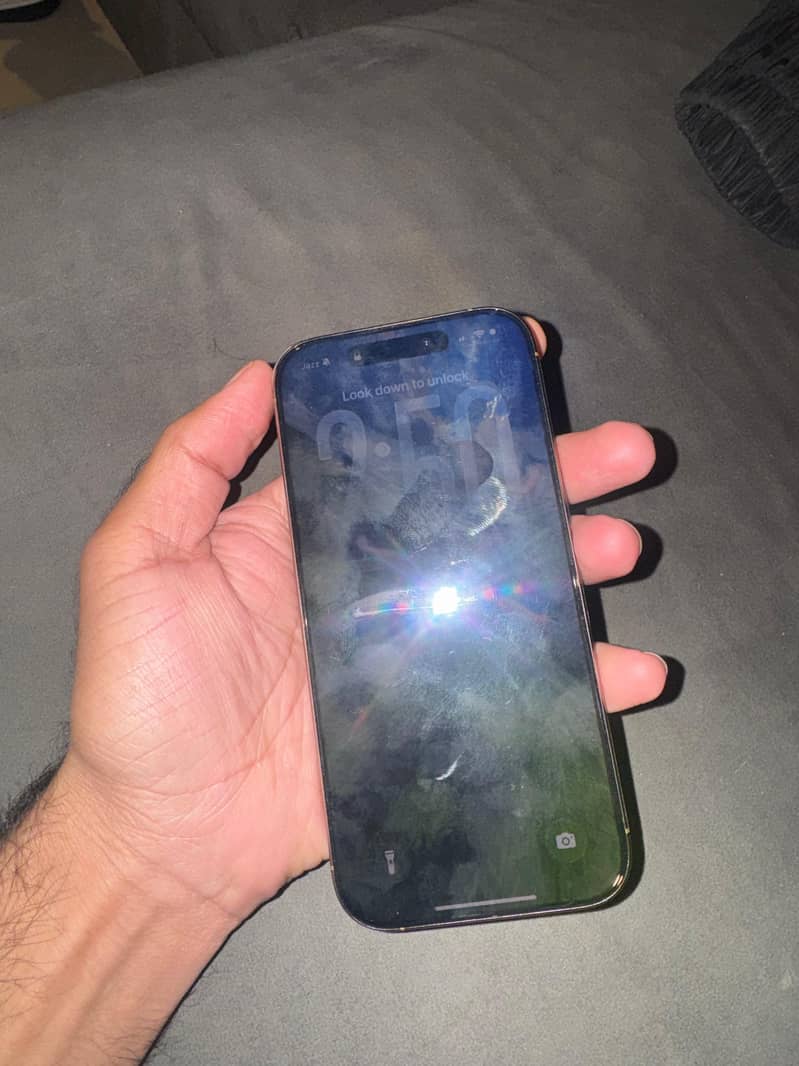 Apple iPhone 16 Pro 1