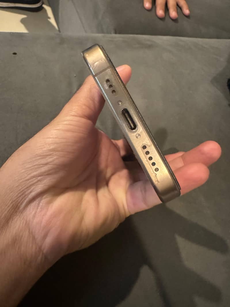 Apple iPhone 16 Pro 2