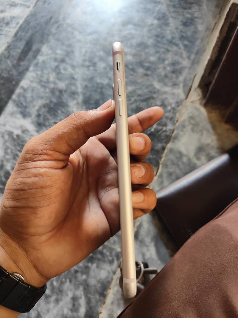 Apple iPhone 7 Plus 0