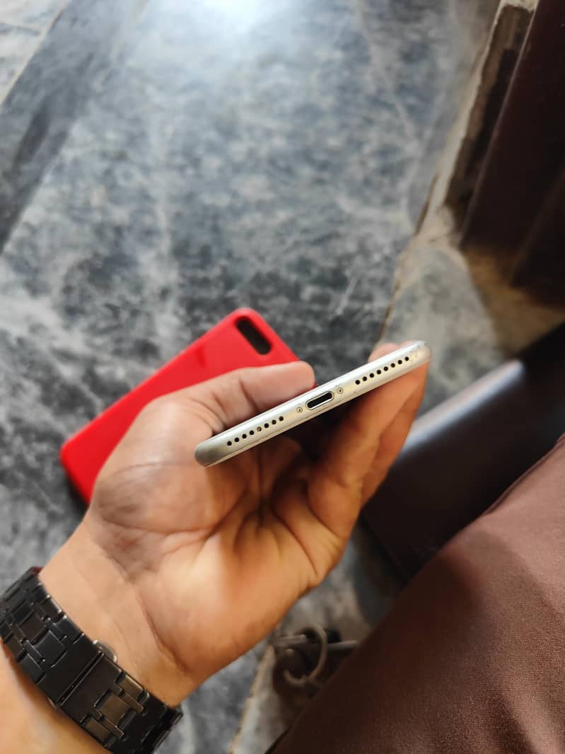 Apple iPhone 7 Plus 5
