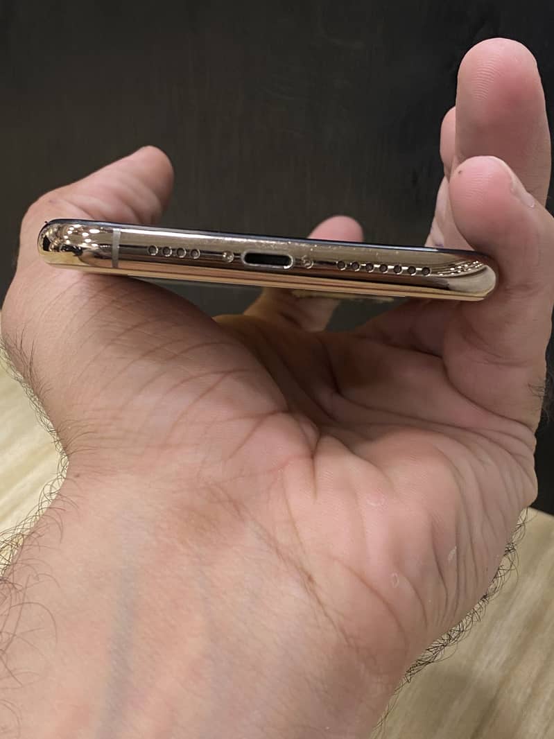 Apple iPhone 11 Pro Max 2