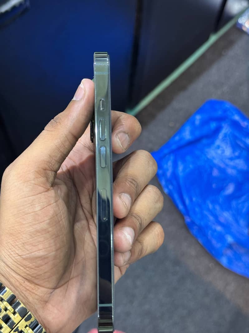Apple iPhone 13 Pro 2