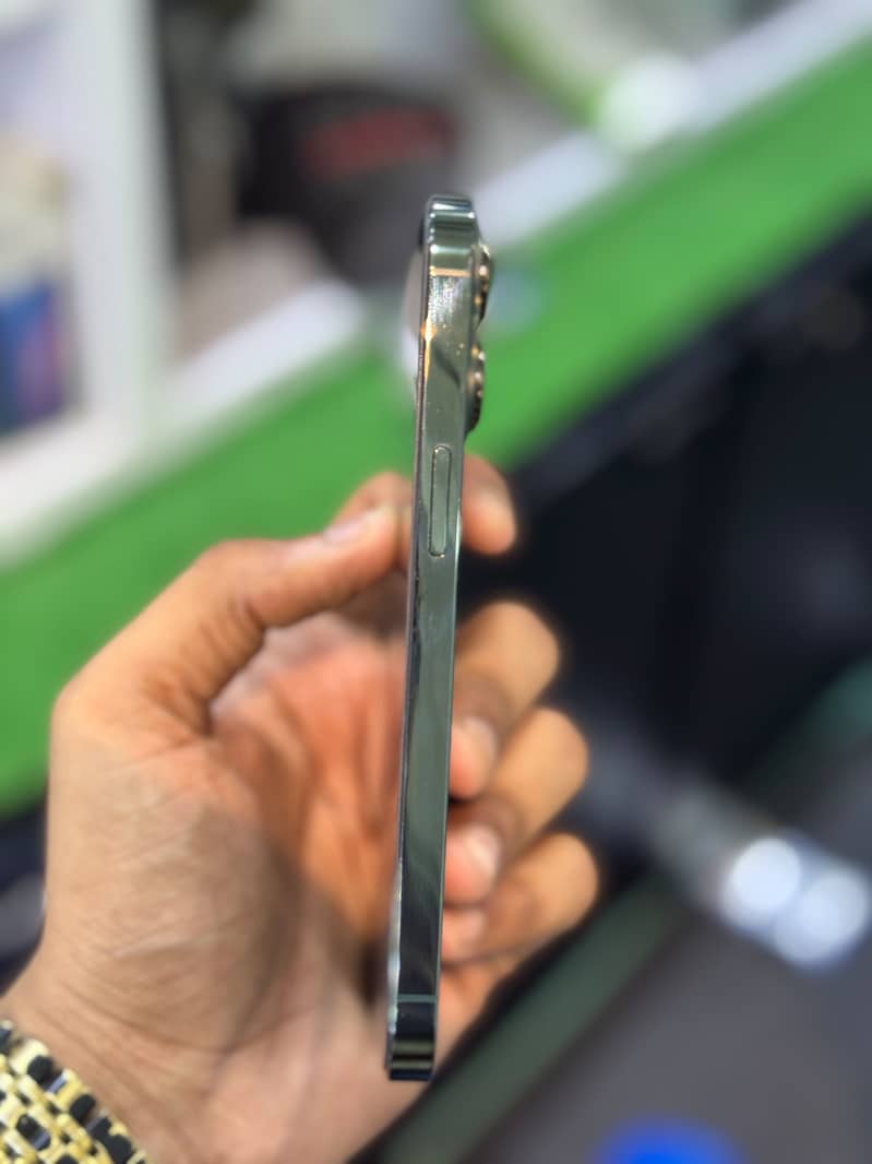 Apple iPhone 13 Pro 4