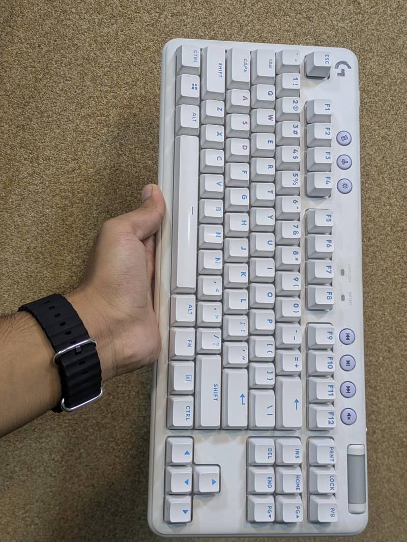 Logitech G 715 Tecticle Mechanical 1
