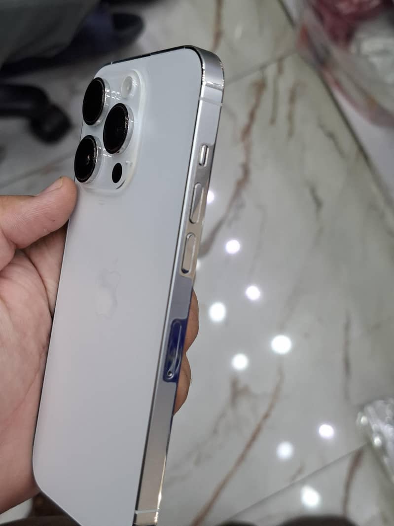 Apple iPhone 14 Pro 1
