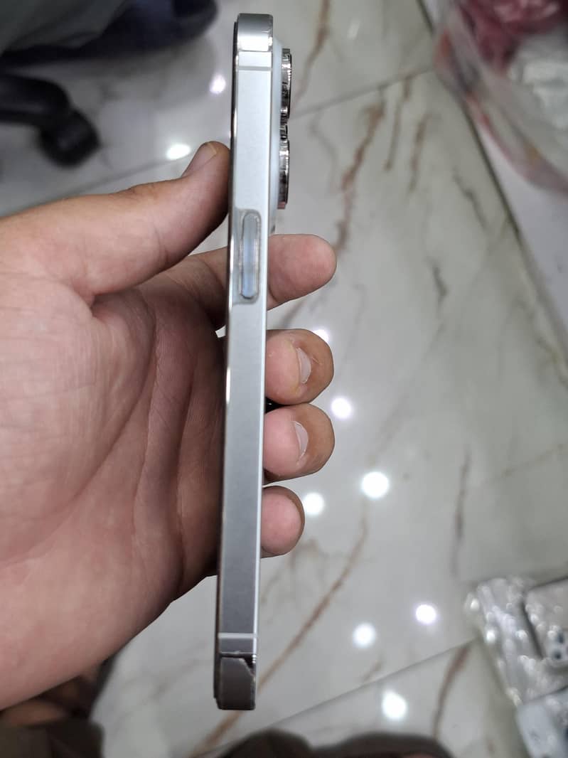 Apple iPhone 14 Pro 3