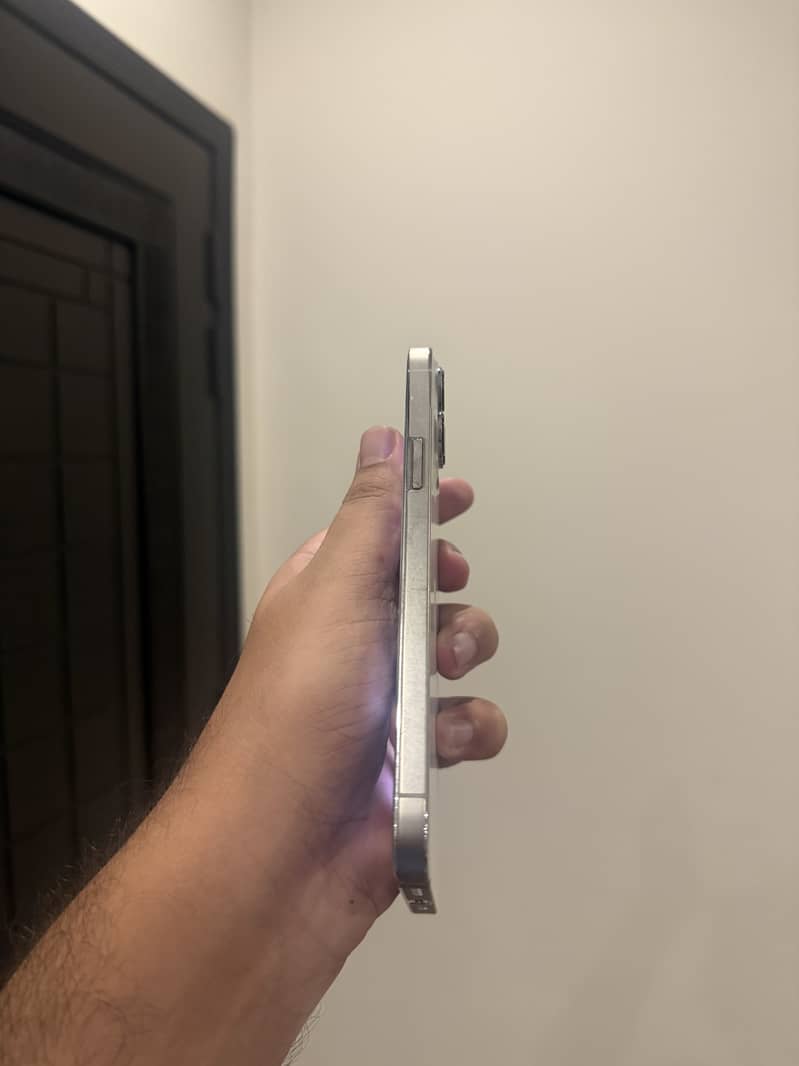 Apple iPhone 13 Pro Max 4