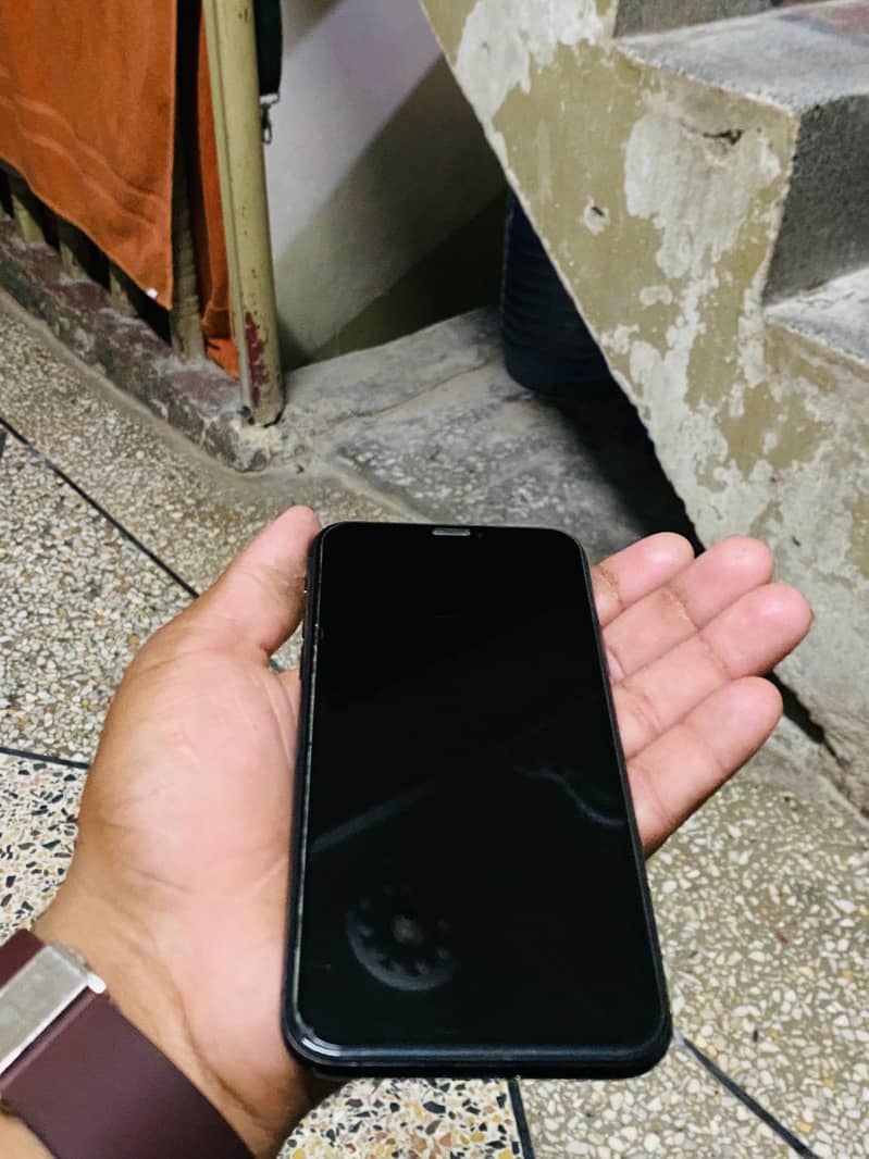 Apple iPhone XS 4