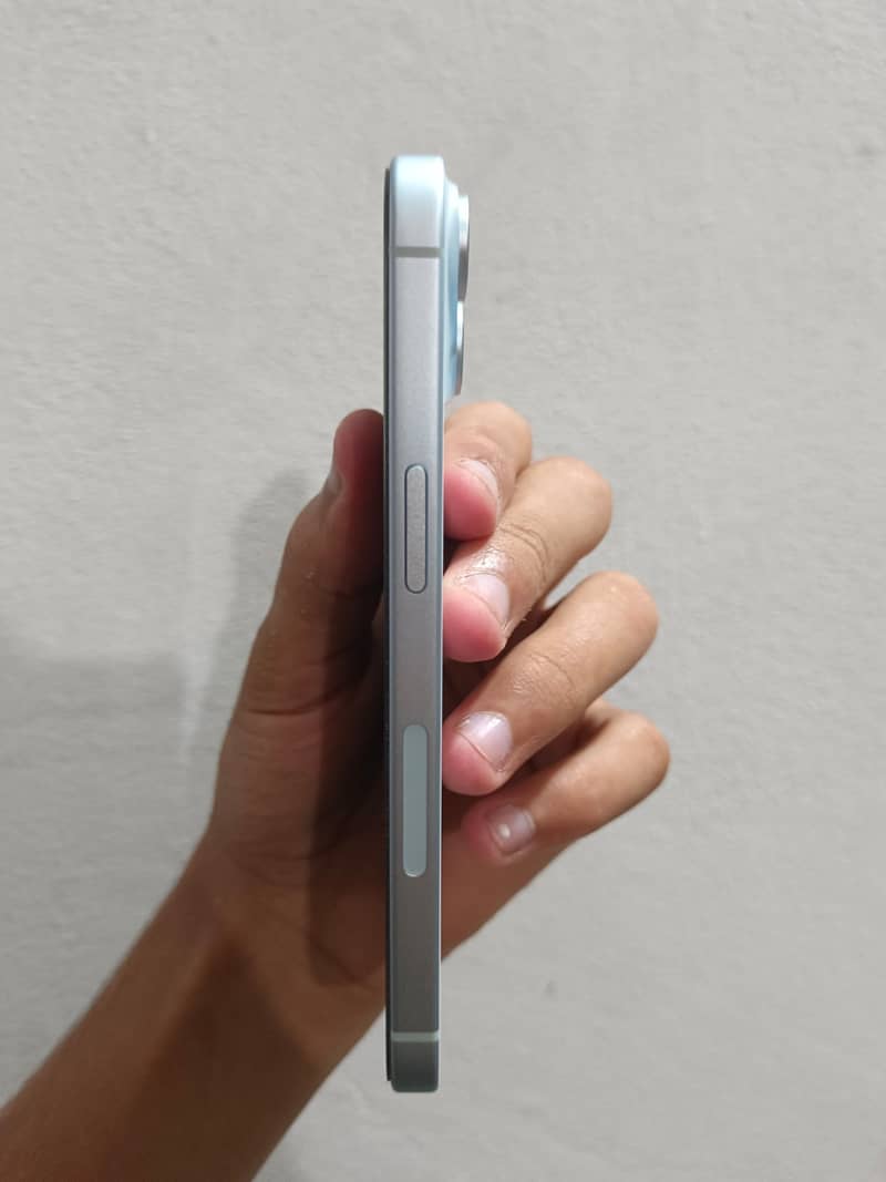 Apple iPhone 15 4