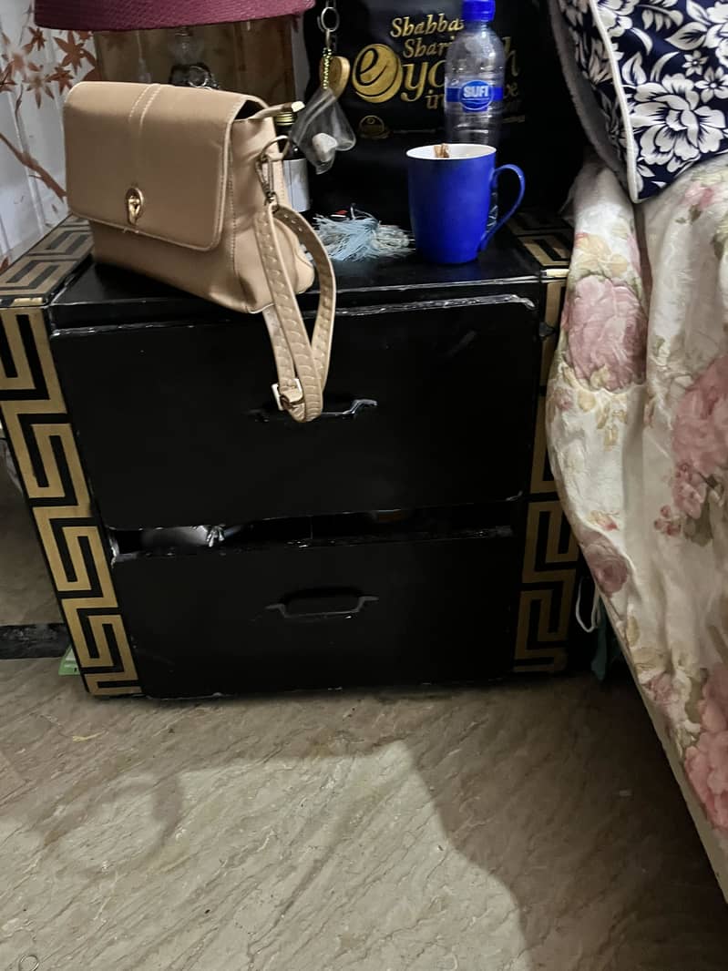 Bed with side table and dressing table 2