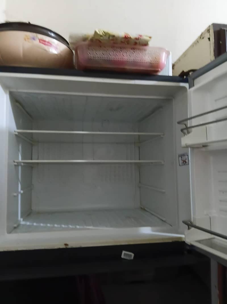 dawlance large fridge 1