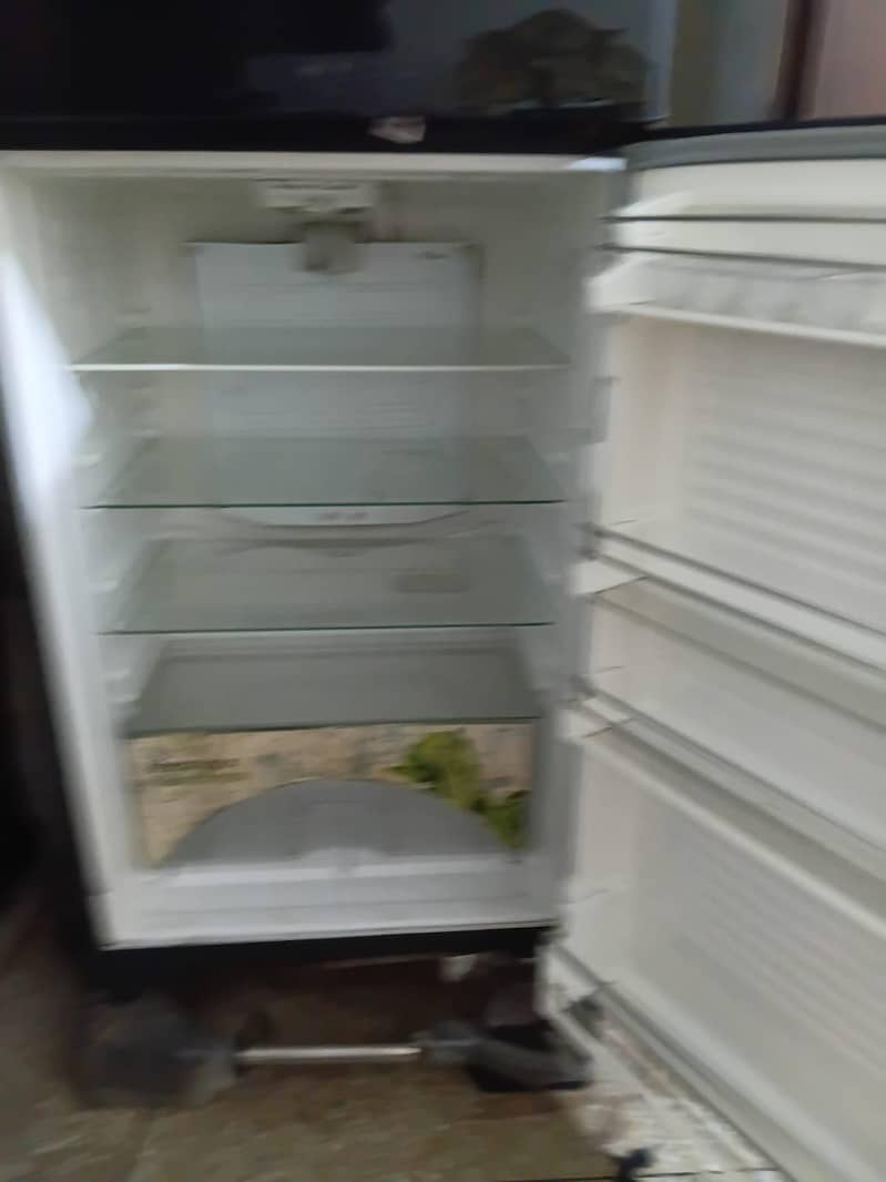dawlance large fridge 2