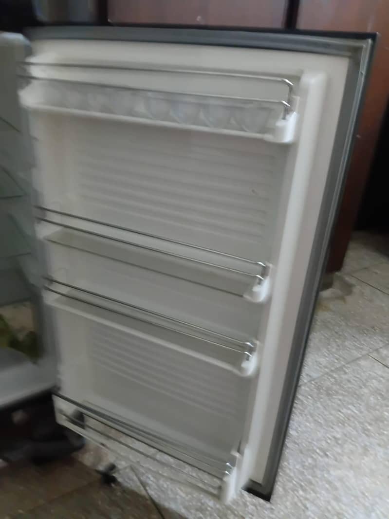 dawlance large fridge 3