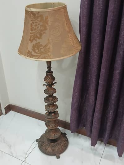 10 on 10 condistion heavy metal brass lamp
