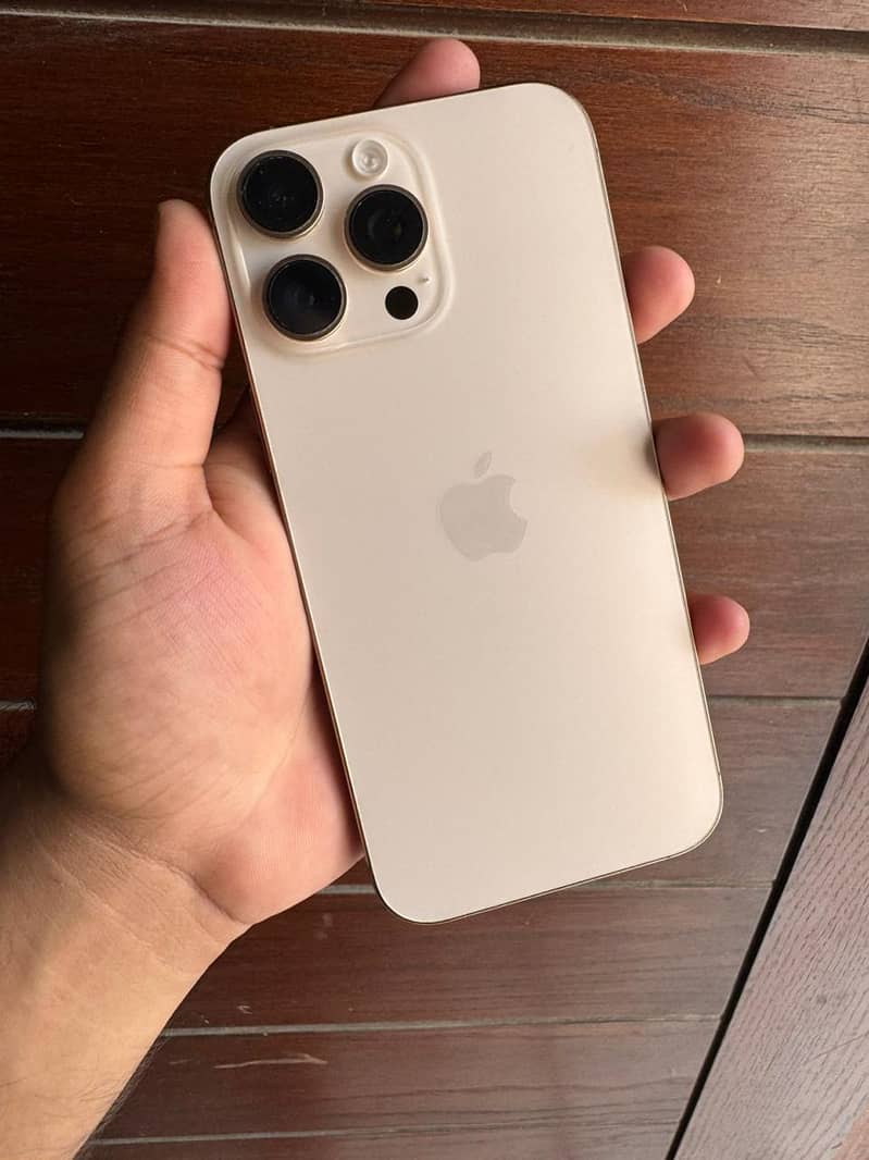 Apple iPhone 16 Pro Max 1