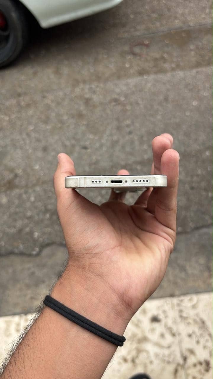 Apple iPhone 14 3