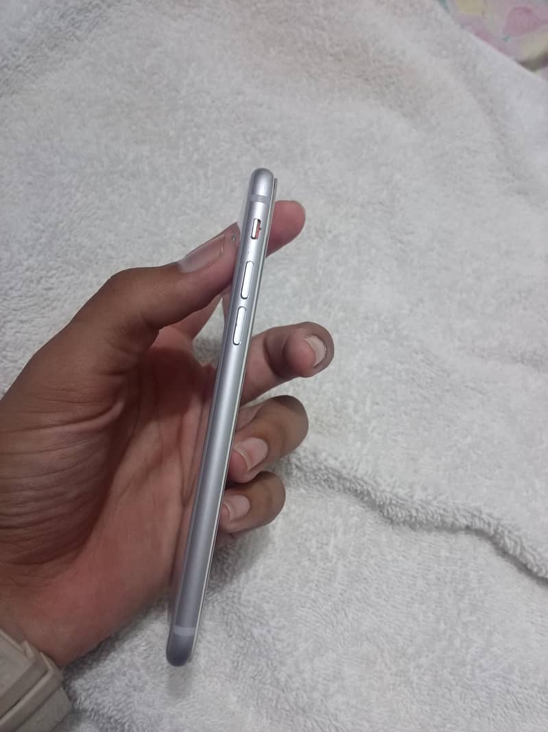 Apple iPhone 8 4