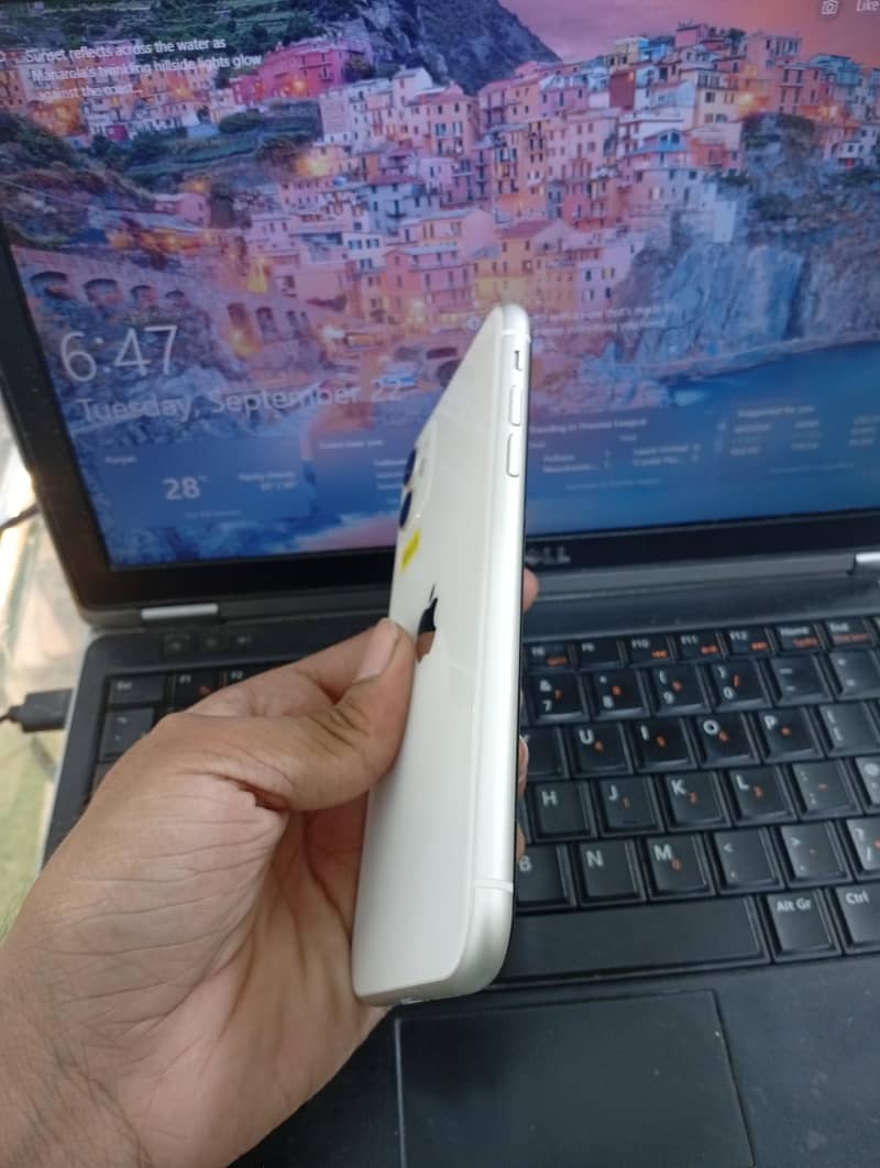 Apple iPhone 11 3