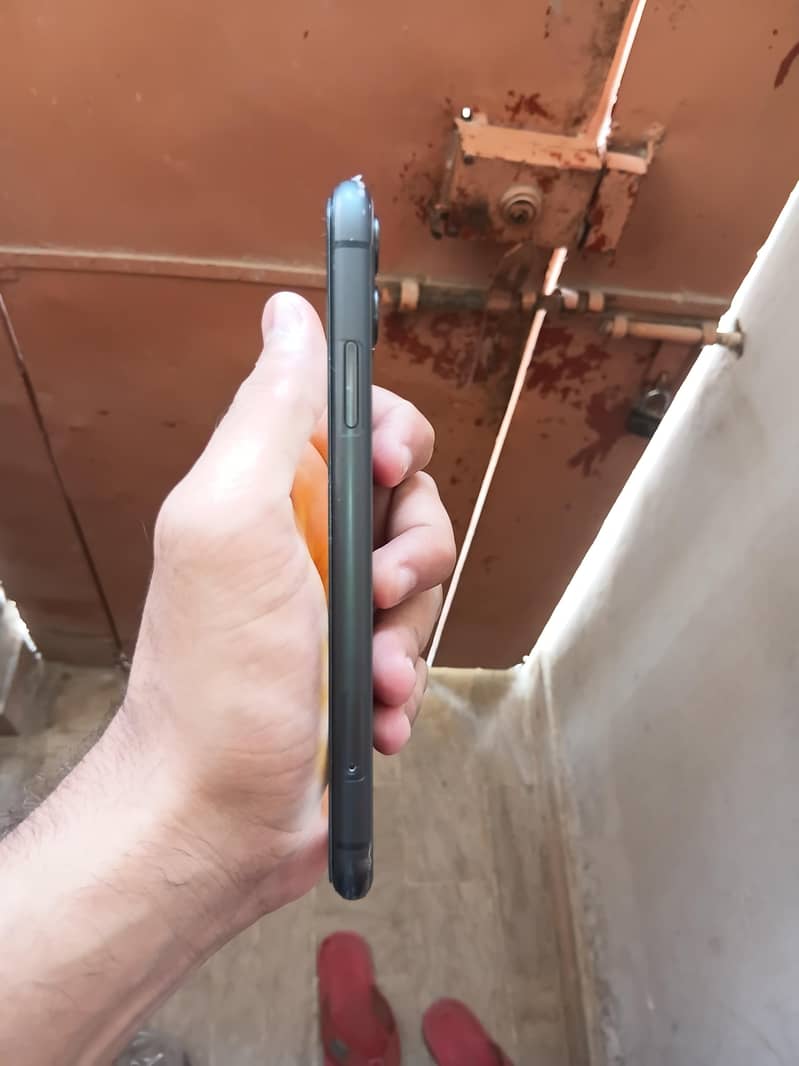Apple iPhone 11 7