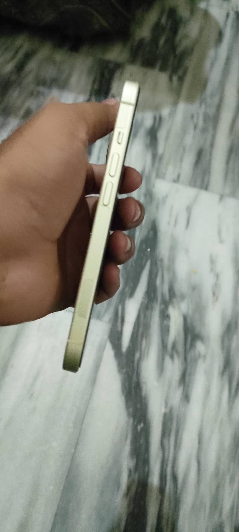 Apple iPhone 15 4