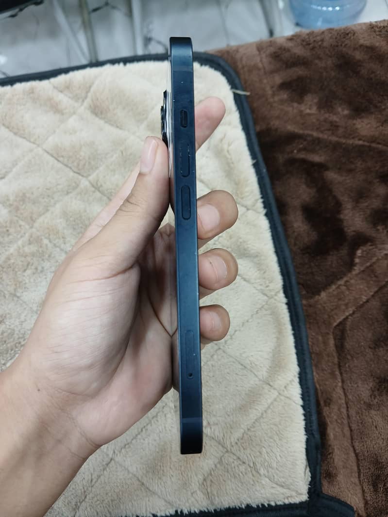 Apple iPhone 13 1