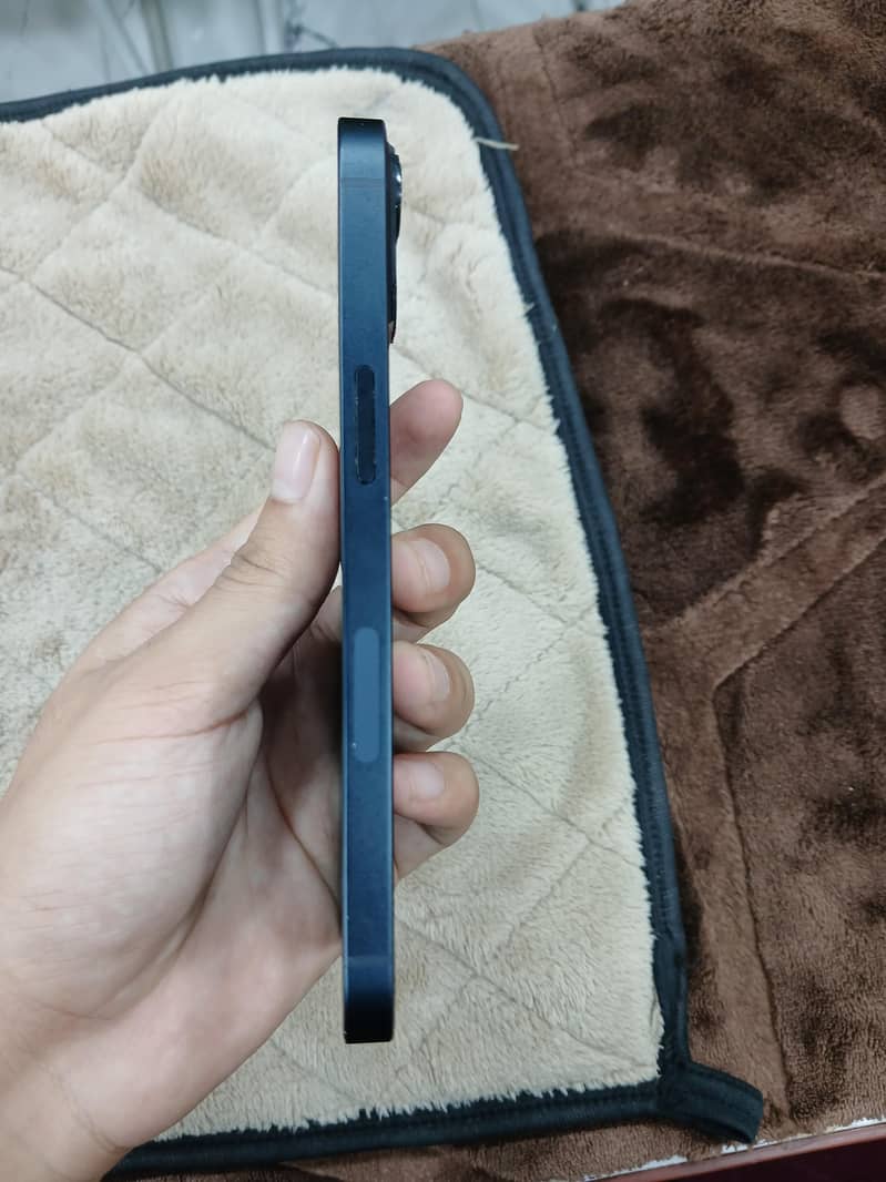 Apple iPhone 13 3