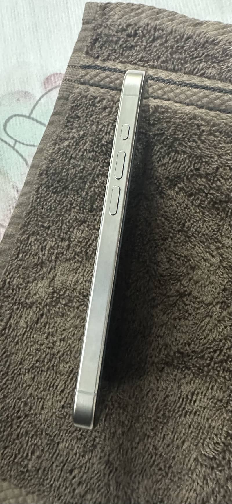 Apple iPhone 15 Pro 2