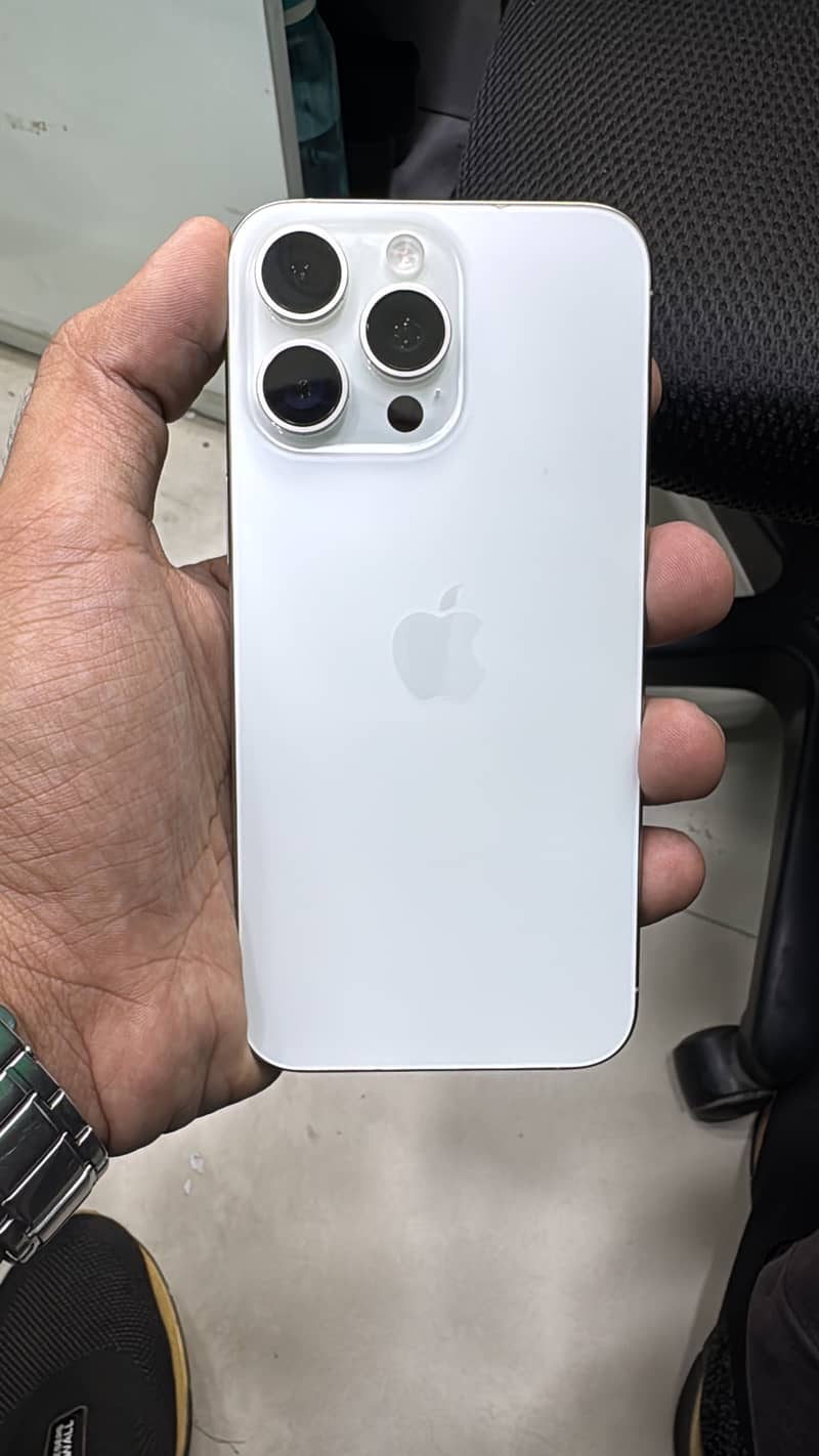 Apple iPhone 15 Pro Max 0