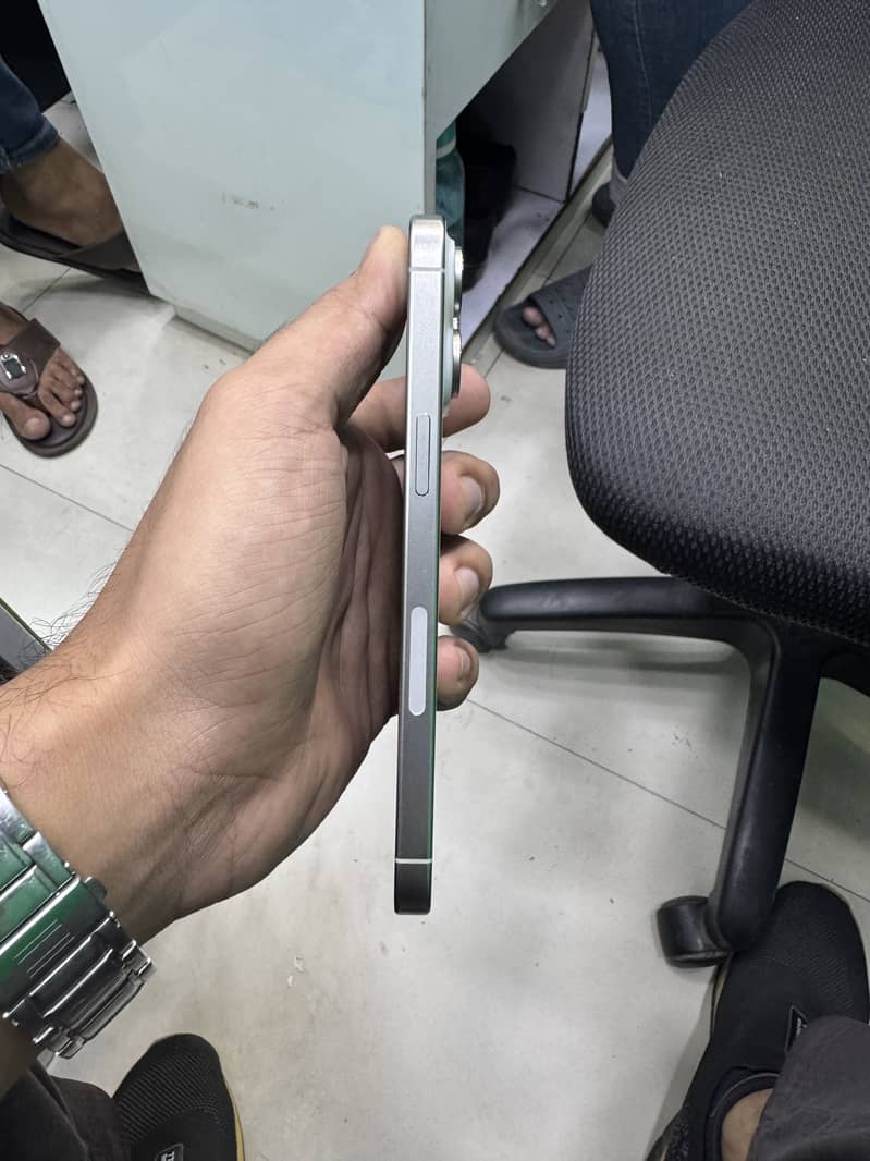 Apple iPhone 15 Pro Max 3