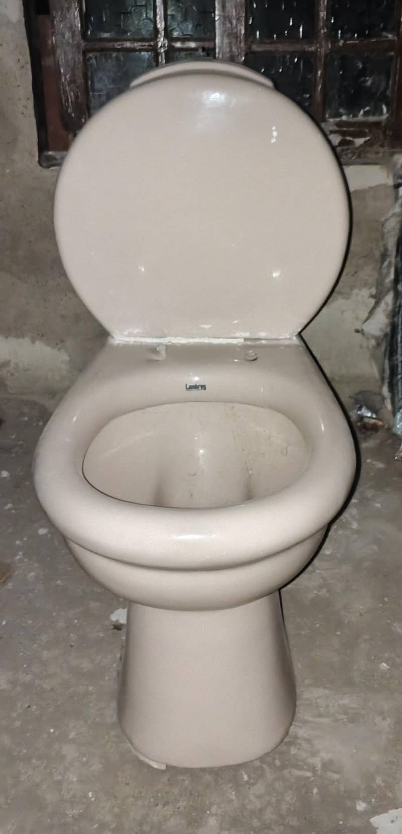 Lambrey Commode 1