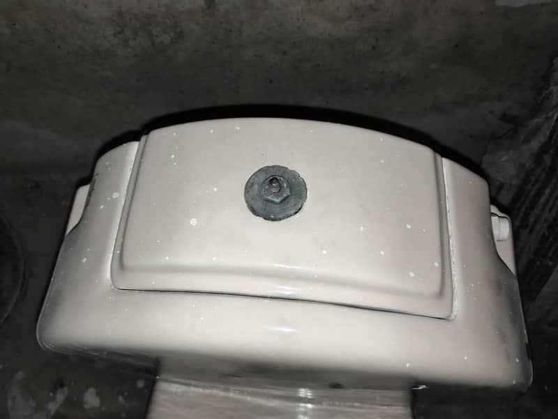 Lambrey Commode 2