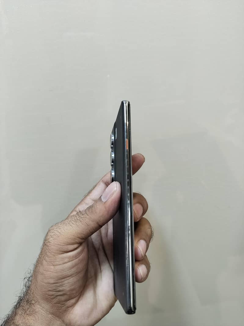 Tecno CAMON 40 Pro 1
