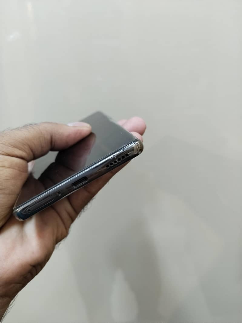 Tecno CAMON 40 Pro 4